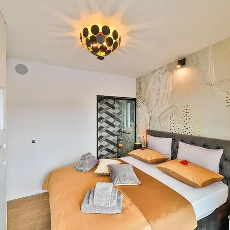 Sky Pool Penthouse With A Huge Heated Private Pool Appartamento Spalato