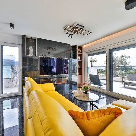 Sky Pool Penthouse With A Huge Heated Private Pool Spalato