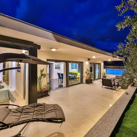Sky Pool Penthouse With A Huge Heated Private Pool Spalato