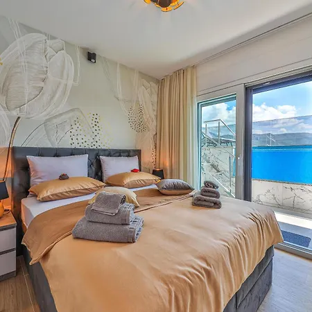 Sky Pool Penthouse With A Huge Heated Private Pool Spalato
