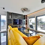 Sky Pool Penthouse With A Huge Heated Private Pool Σπλιτ