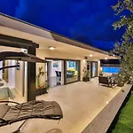 Sky Pool Penthouse With A Huge Heated Private Pool Σπλιτ
