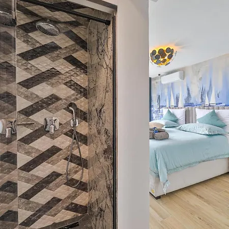 Sky Pool Penthouse With A Huge Heated Private Pool Apartament Split