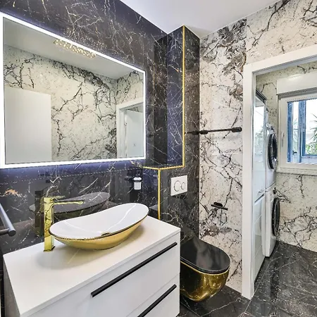 Sky Pool Penthouse With A Huge Heated Private Pool Apartament Split