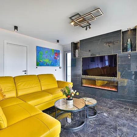 Apartament Sky Pool Penthouse With A Huge Heated Private Pool