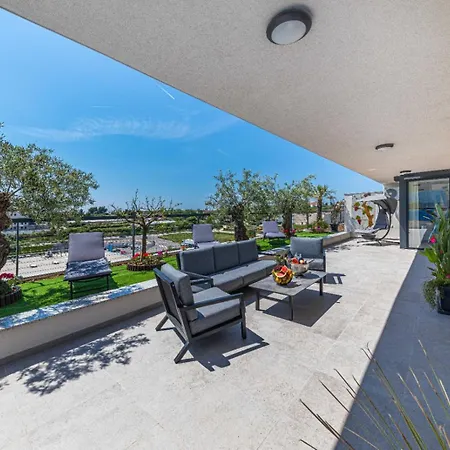 Lägenhet Sky Pool Penthouse With A Huge Heated Private Pool