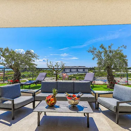 Apartament Sky Pool Penthouse With A Huge Heated Private Pool Split