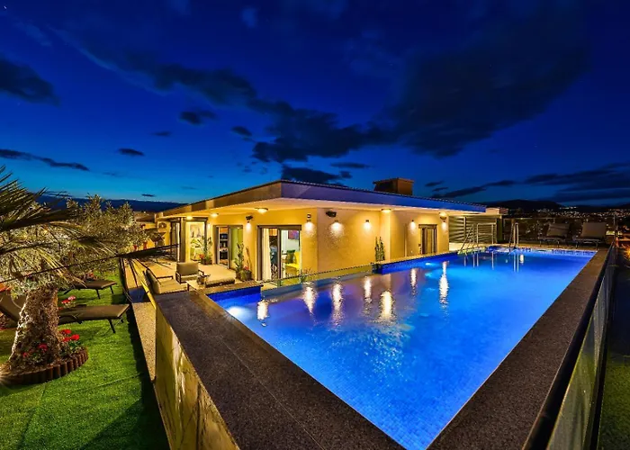 Apartmán Sky Pool Penthouse With A Huge Heated Private Pool *