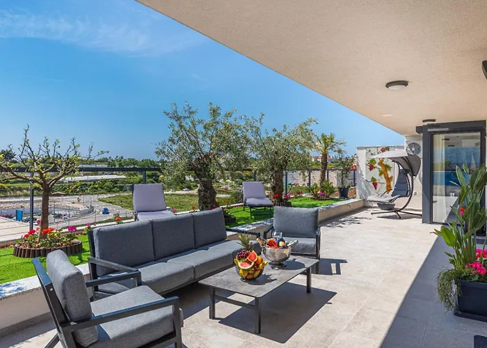 Sky Pool Penthouse With A Huge Heated Private Pool *