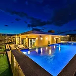 Lägenhet Sky Pool Penthouse With A Huge Heated Private Pool *